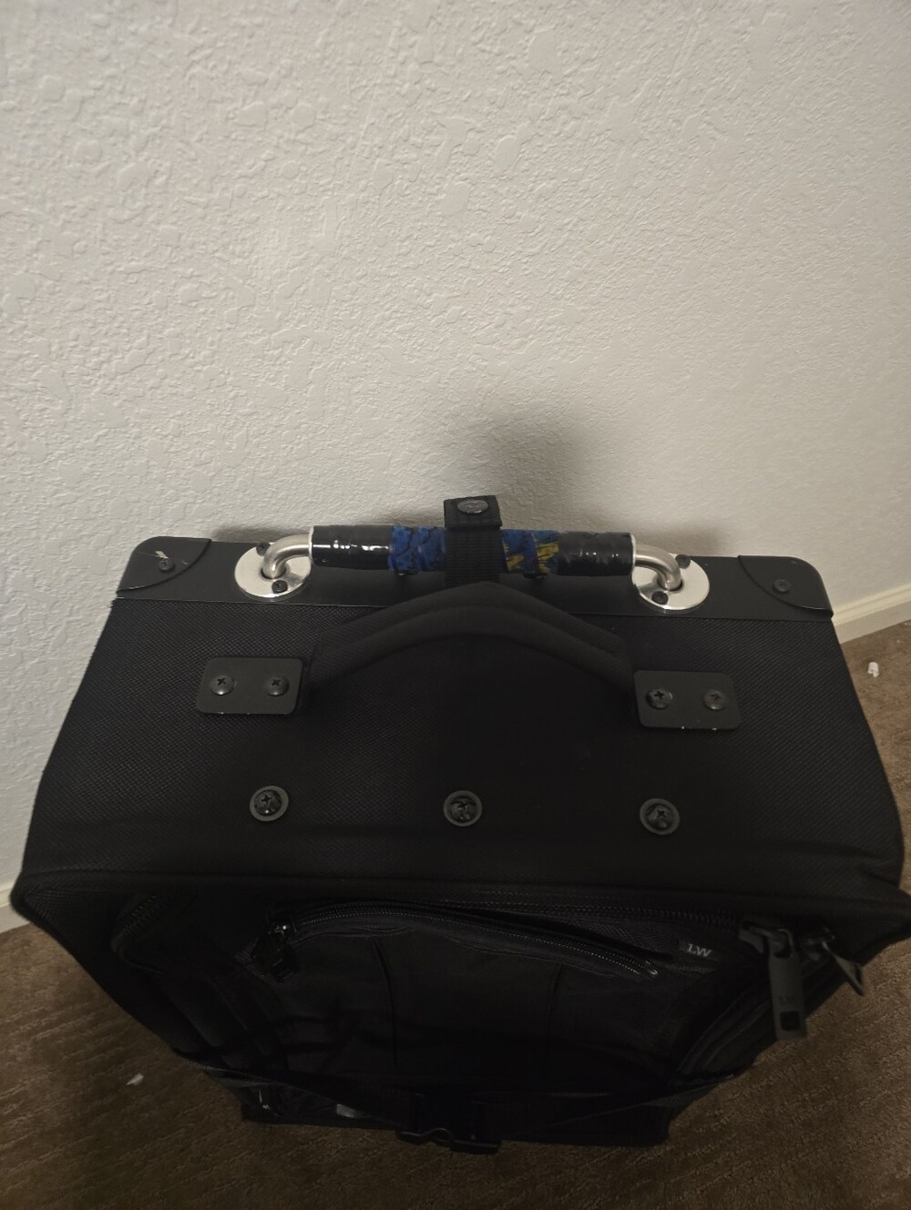 Luggage Works Stealth Series 22in Suitcase  With Metal Frame Rolling Bag - Picture 3 of 7